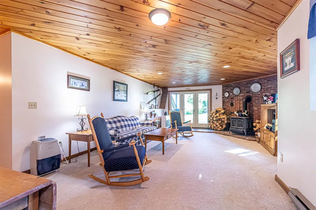 8 Crane Circle Laconia NH 03246