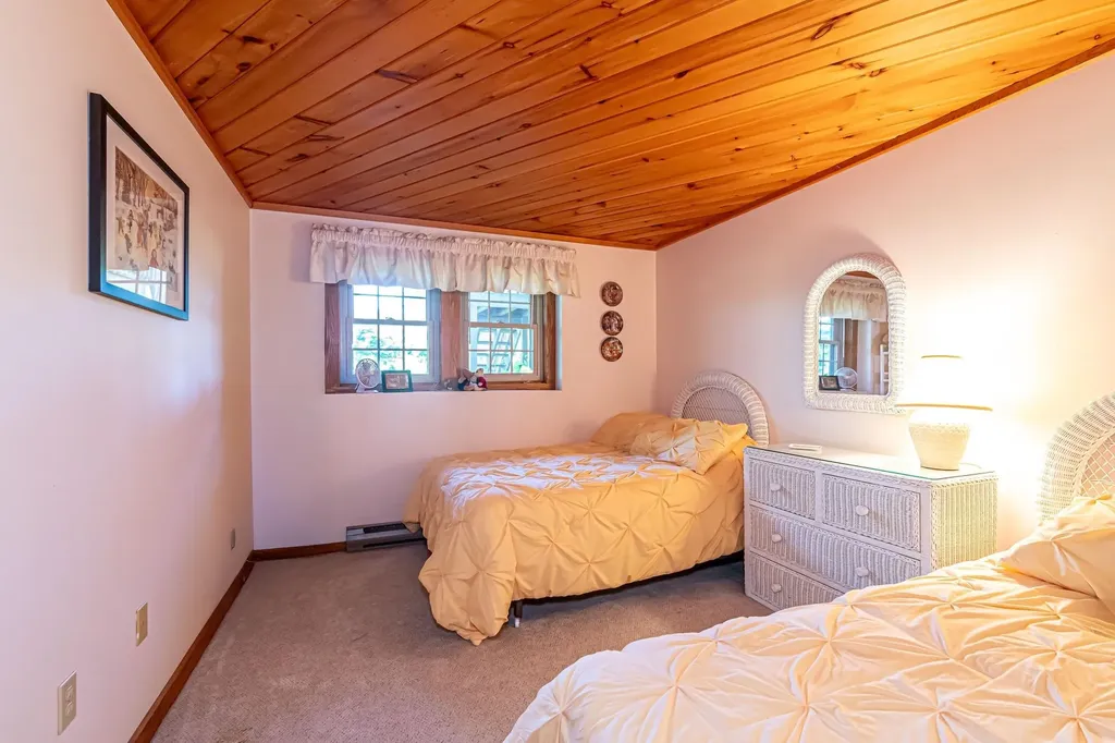 8 Crane Circle Laconia NH 03246