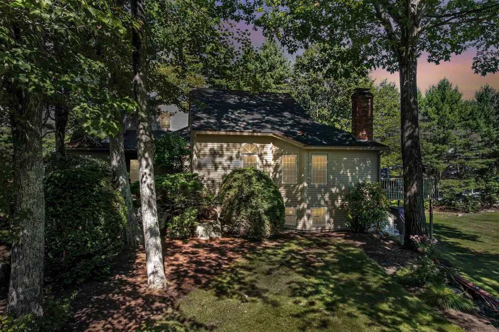 8 Crane Circle Laconia NH 03246