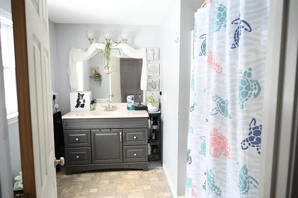 4 Westview Drive Derry NH 03038