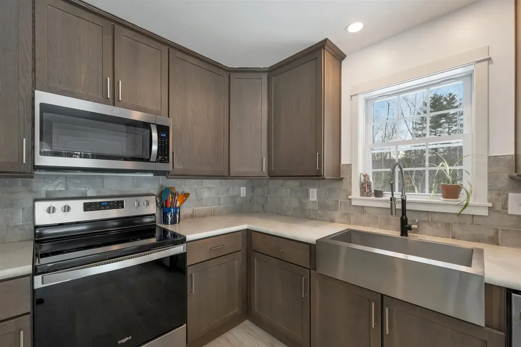 5 Granite Way Canaan NH 03741