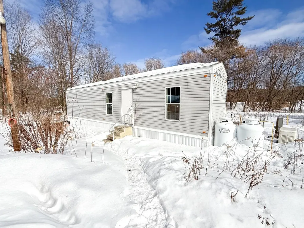 80 Whistlestop Way Bradford VT 05033