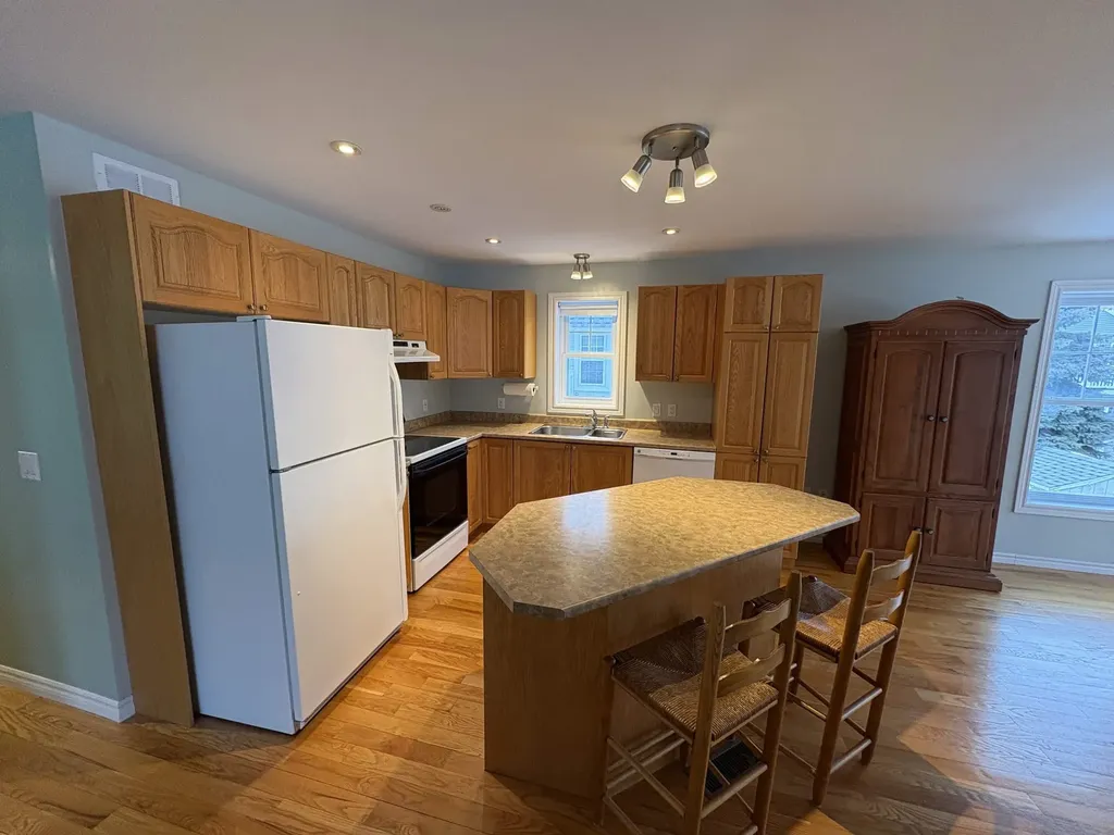 78 Pembroke Street Seabrook NH 03874