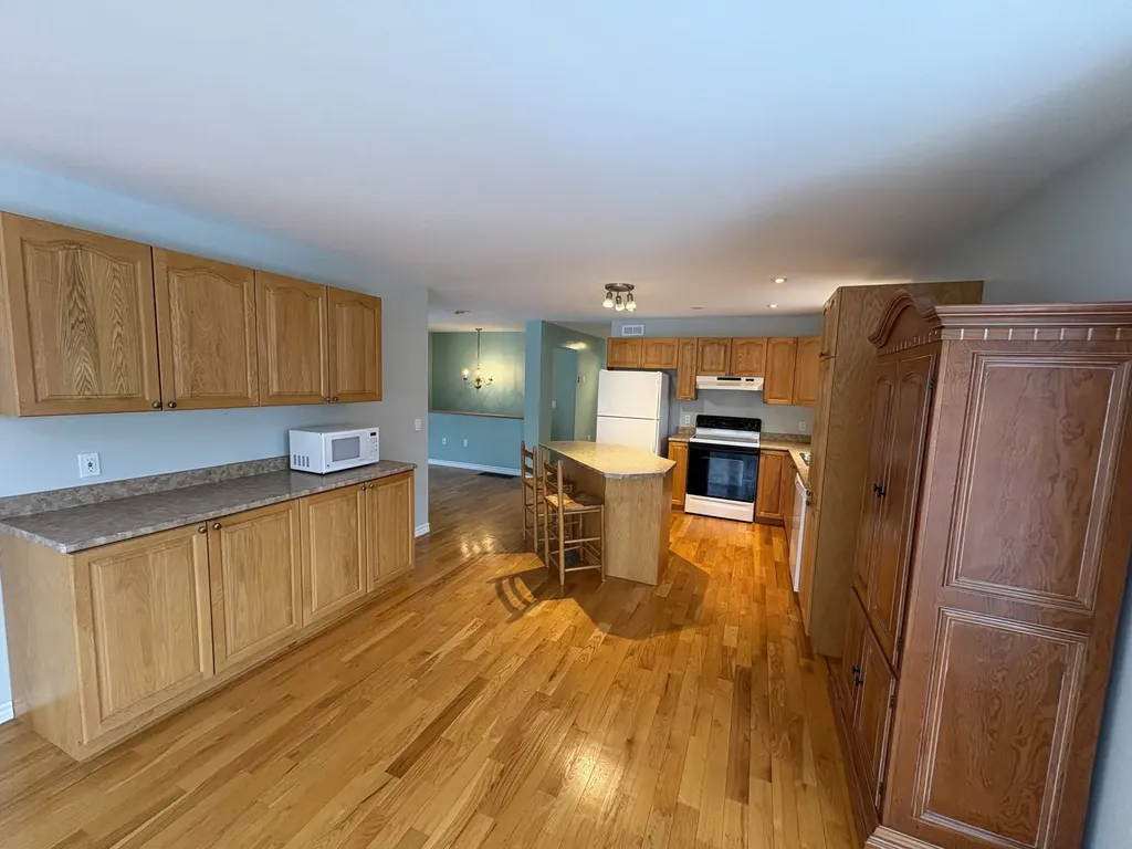 78 Pembroke Street Seabrook NH 03874