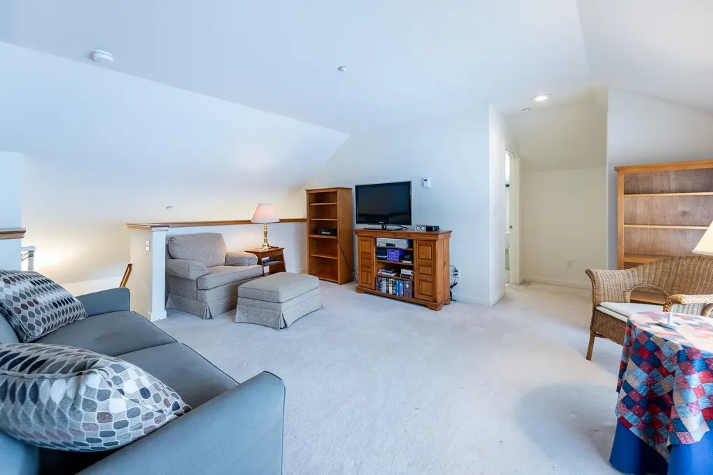 27 Fountain Way Lebanon NH 03784