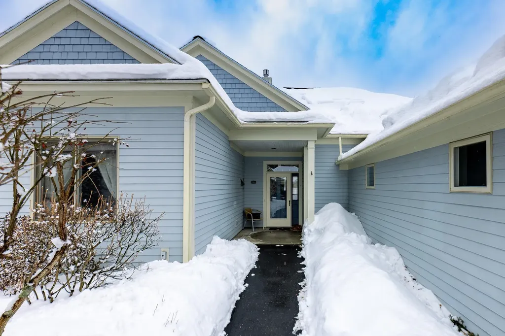 27 Fountain Way Lebanon NH 03784