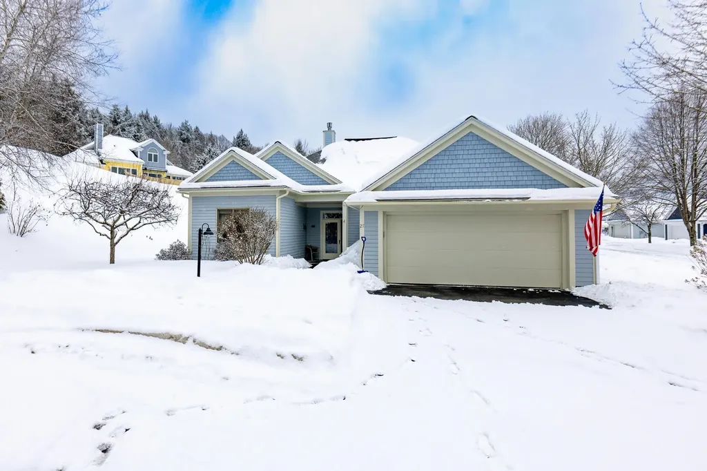 27 Fountain Way Lebanon NH 03784