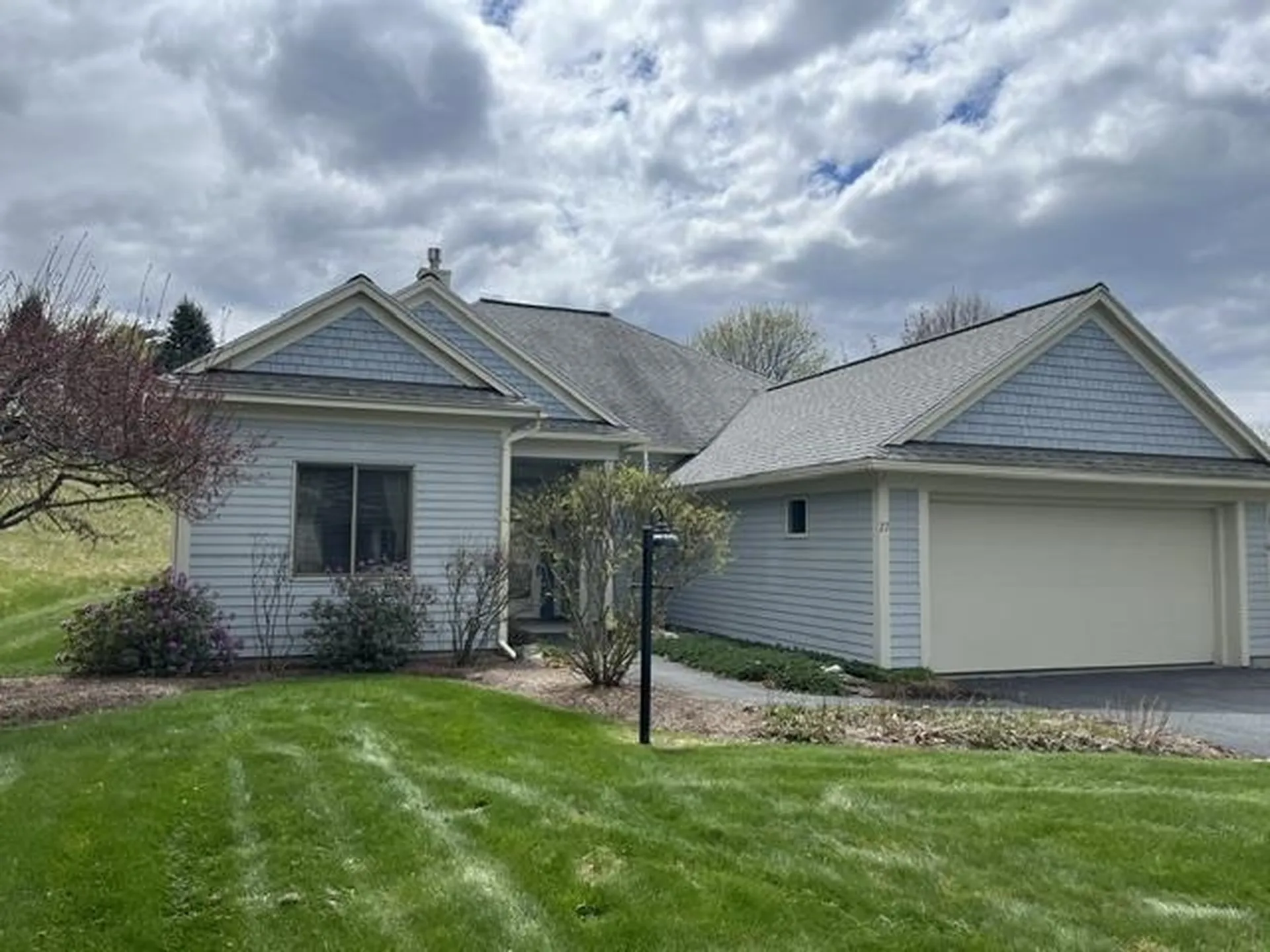27 Fountain Way Lebanon NH 03784