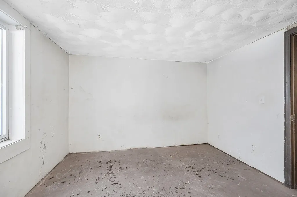 74 Royal Range Road Sandown NH 03873