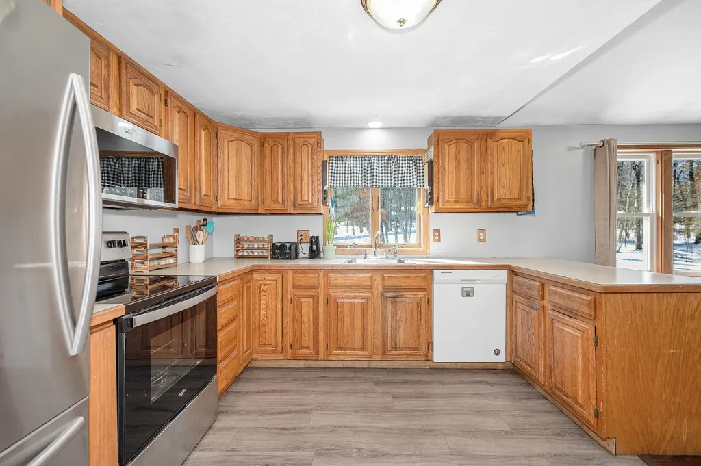 74 Royal Range Road Sandown NH 03873