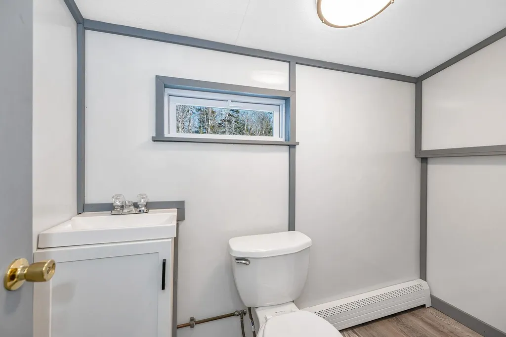 74 Royal Range Road Sandown NH 03873