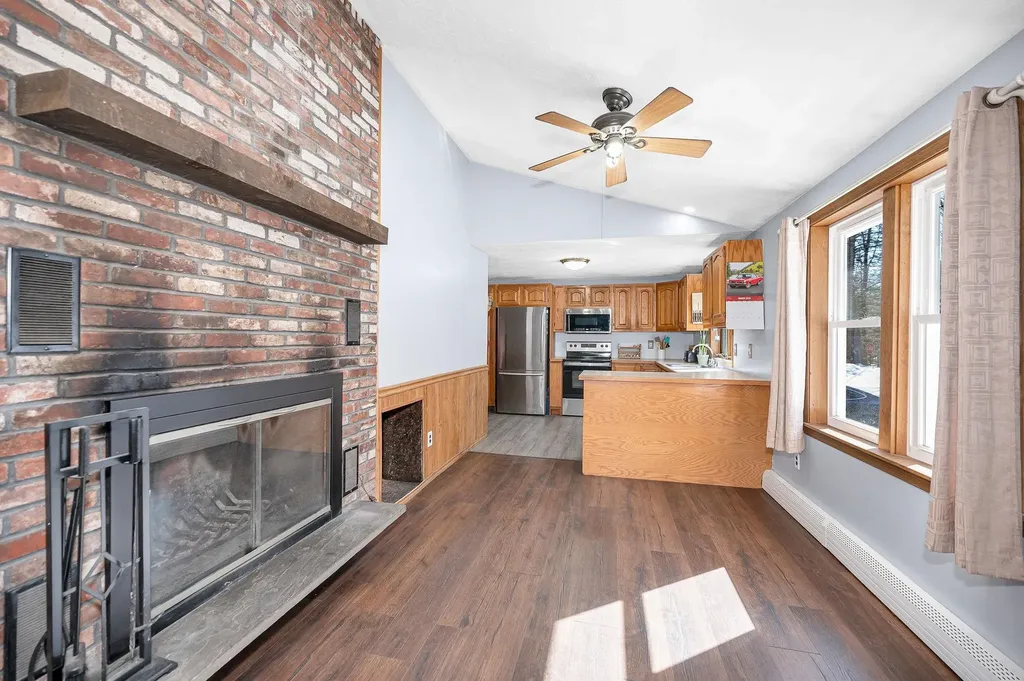 74 Royal Range Road Sandown NH 03873