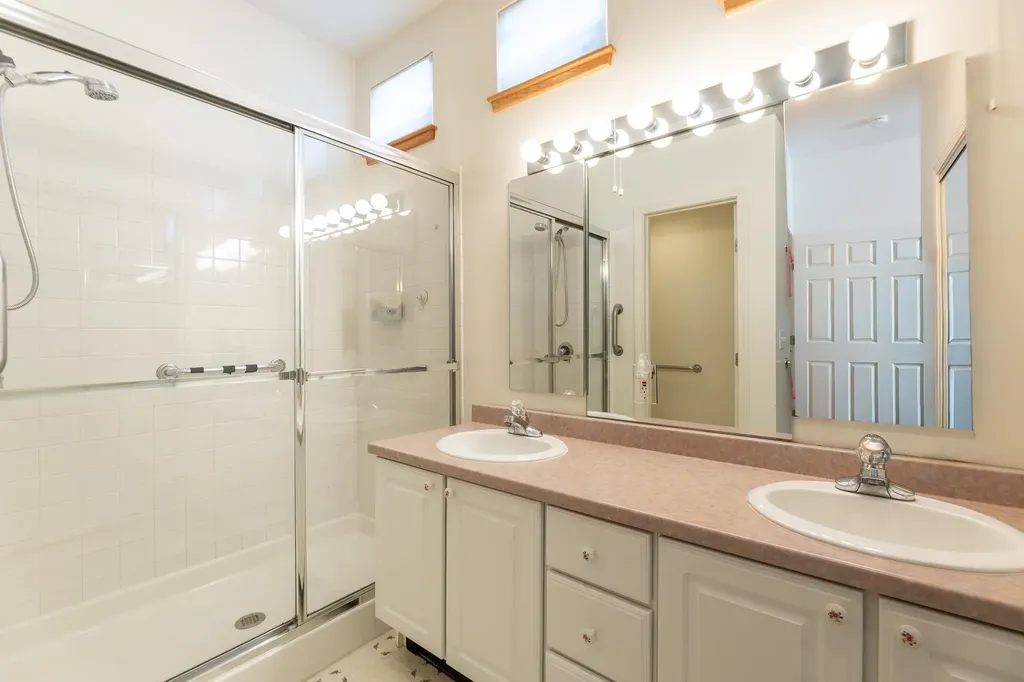 27 Fountain Way Lebanon NH 03784