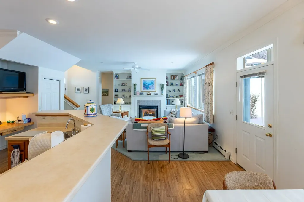 27 Fountain Way Lebanon NH 03784