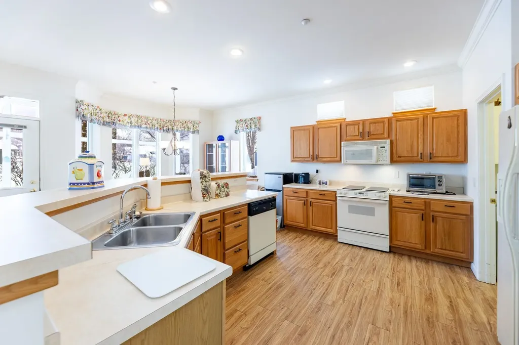 27 Fountain Way Lebanon NH 03784