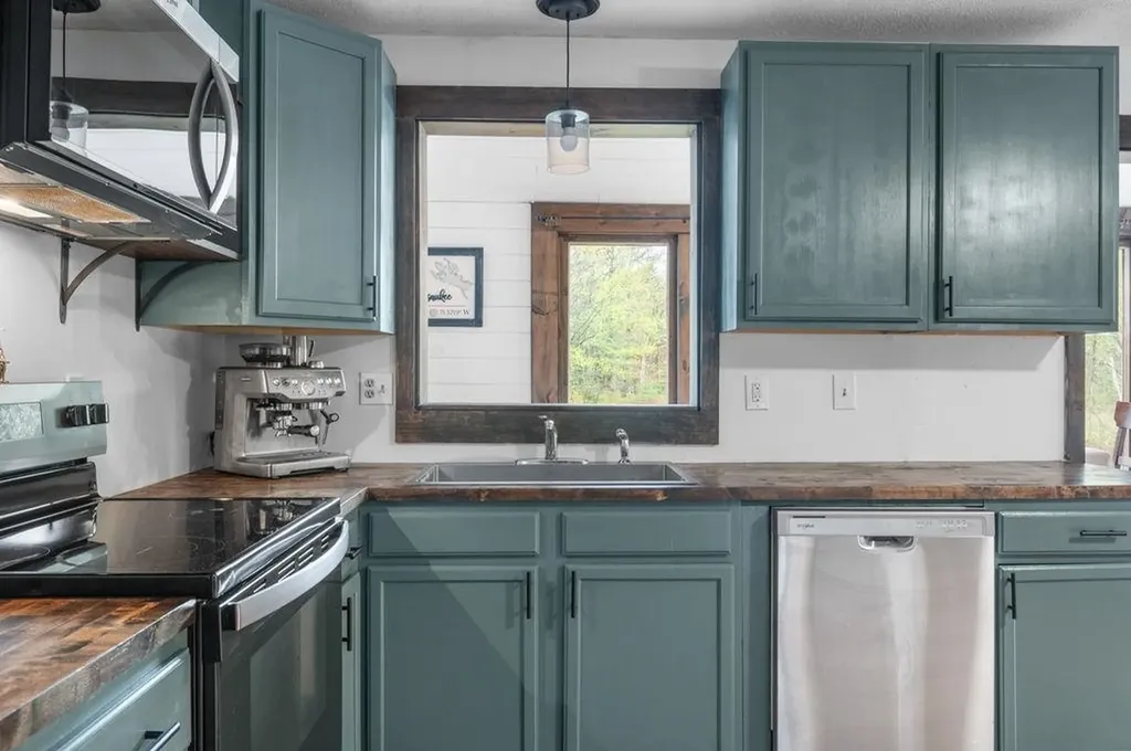 11 Southview Lane Alton NH 03810