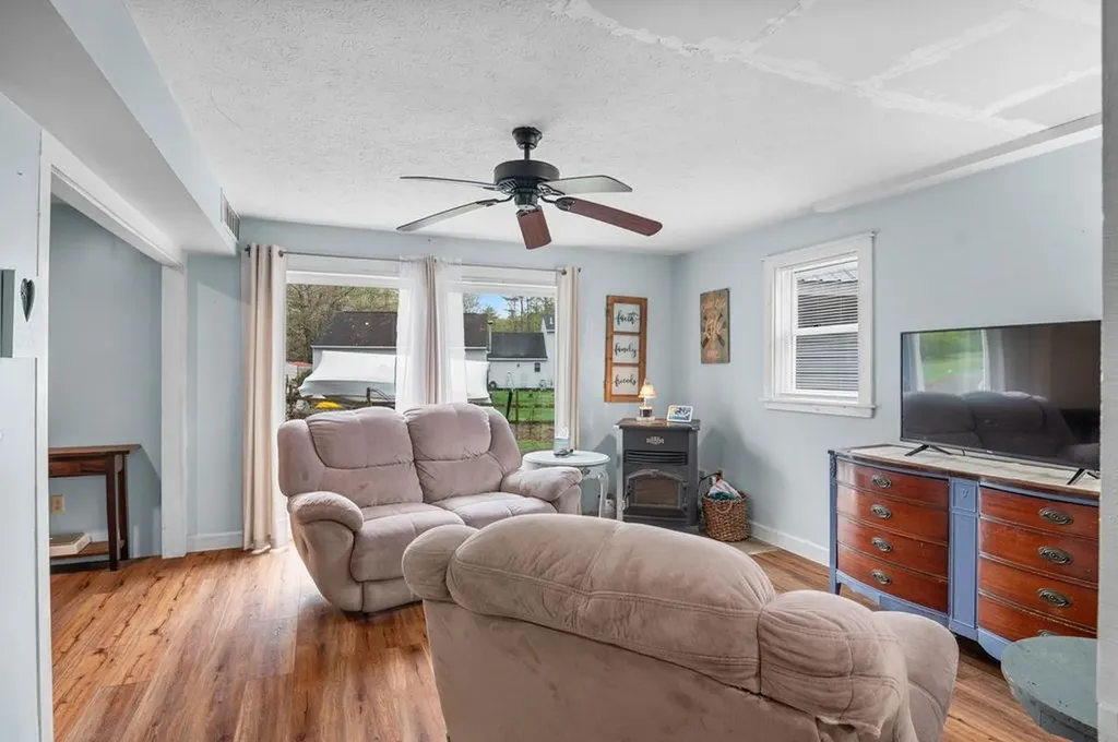 11 Southview Lane Alton NH 03810