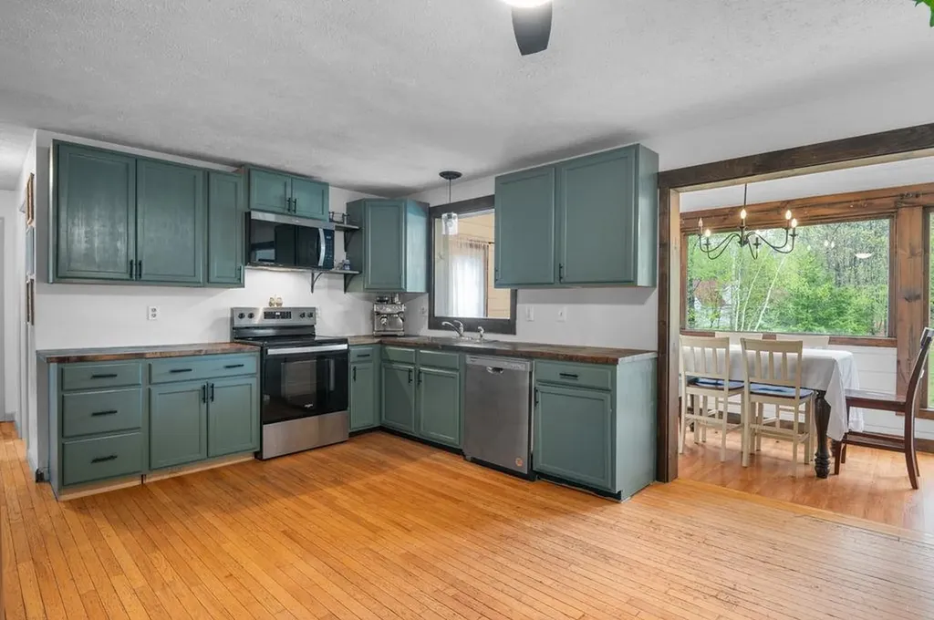 11 Southview Lane Alton NH 03810