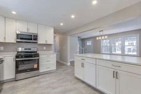 16 Emerson Road Nashua NH 03062