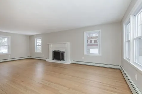 16 Emerson Road Nashua NH 03062