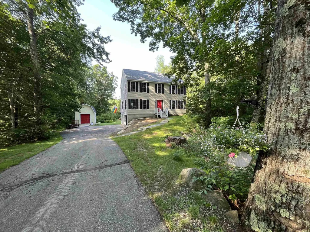 319 Old Concord Turnpike Barrington NH 03825
