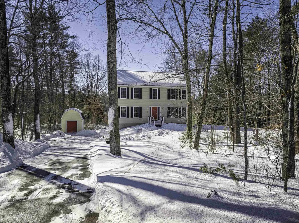319 Old Concord Turnpike Barrington NH 03825