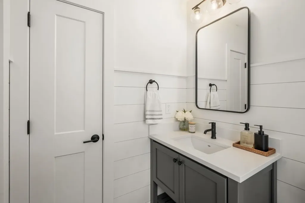 12 Founders Square Greenland NH 03840