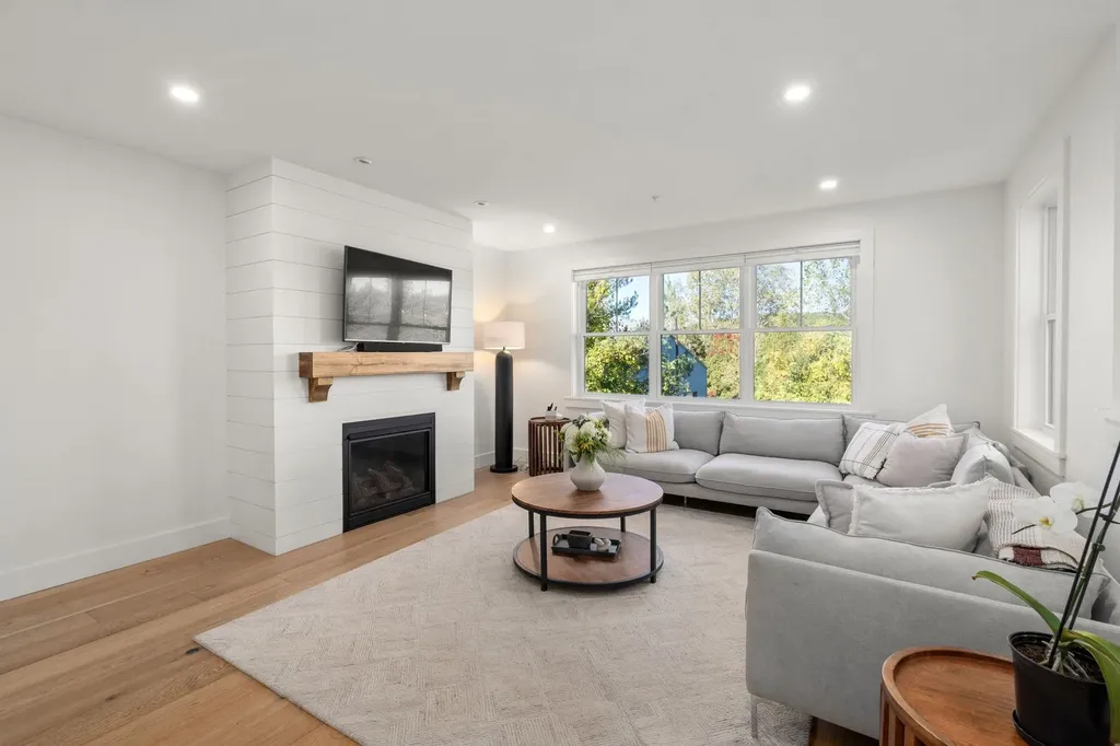 12 Founders Square Greenland NH 03840