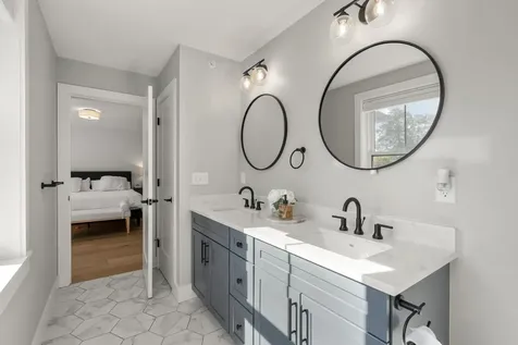 12 Founders Square Greenland NH 03840