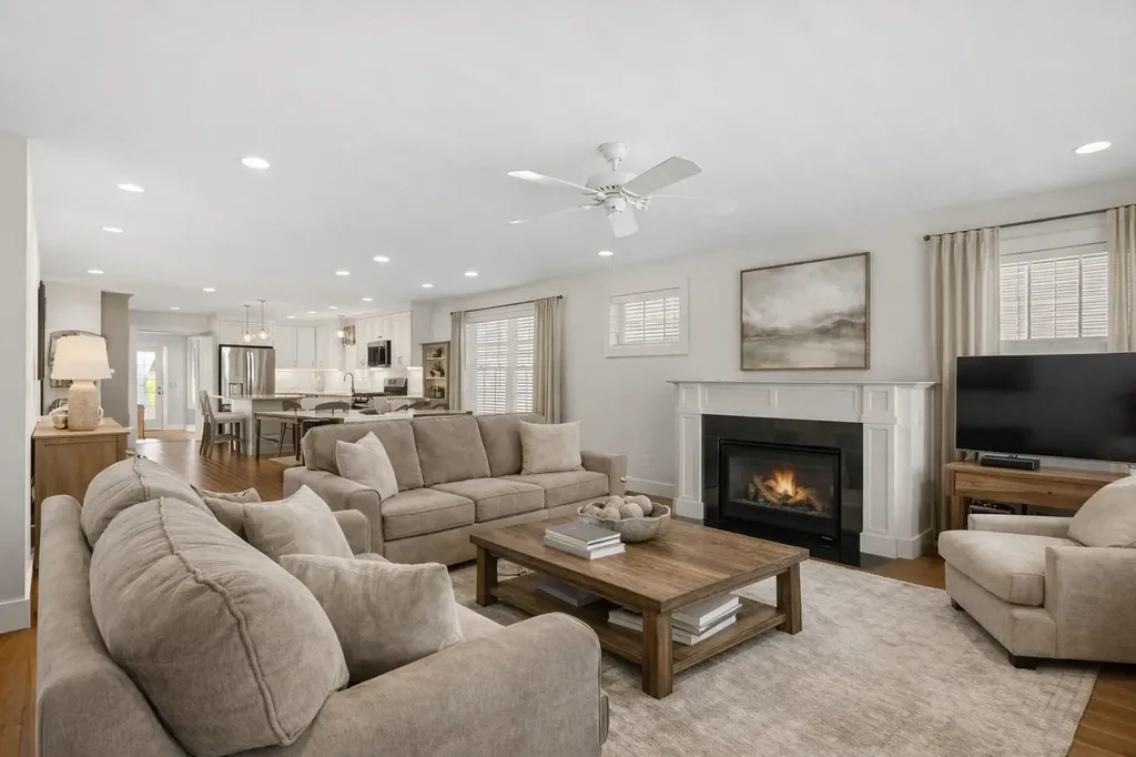 27 Mulberry Lane Epping NH 03042