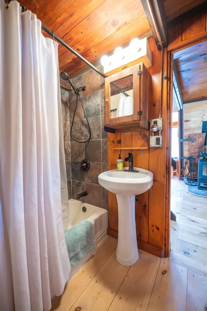 13 Yodeling Lane Dover VT 05356