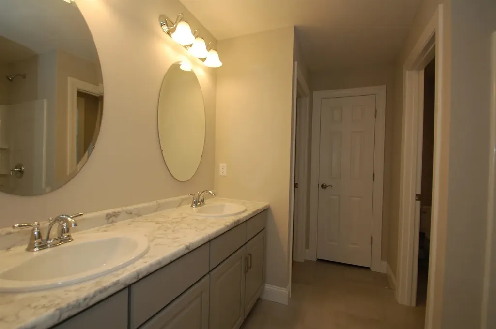 146 Brookview Drive Hooksett NH 03106