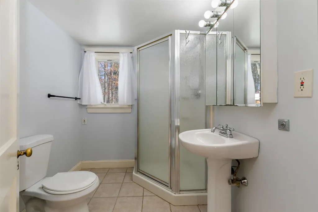 19 Maple Avenue Newton NH 03858-3107