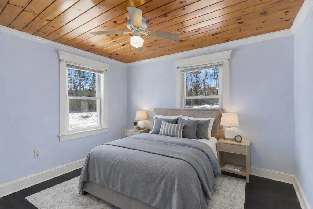 19 Maple Avenue Newton NH 03858-3107