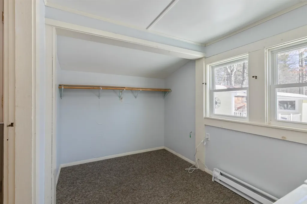 19 Maple Avenue Newton NH 03858-3107