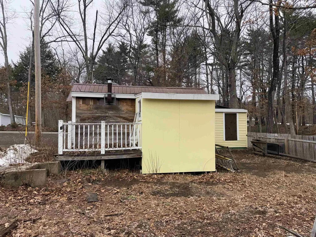 19 Maple Avenue Newton NH 03858-3107