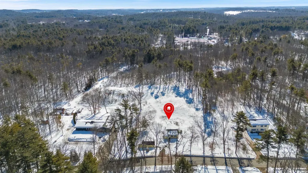 19 Maple Avenue Newton NH 03858-3107