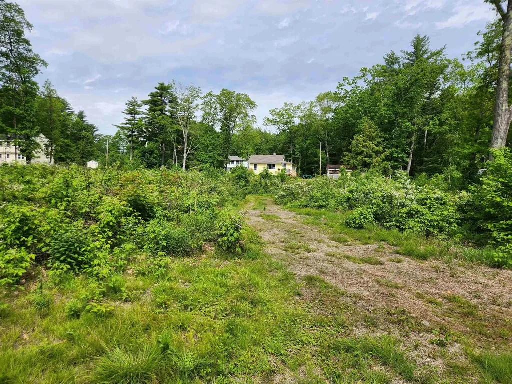 19 Maple Avenue Newton NH 03858-3107