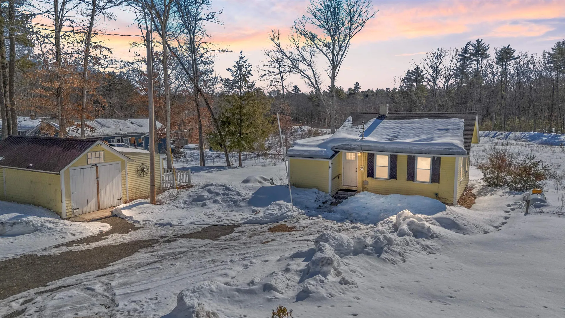 19 Maple Avenue Newton NH 03858-3107