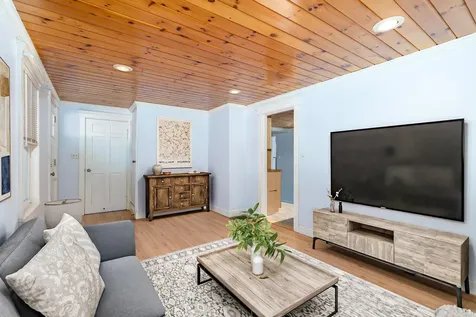 19 Maple Avenue Newton NH 03858-3107