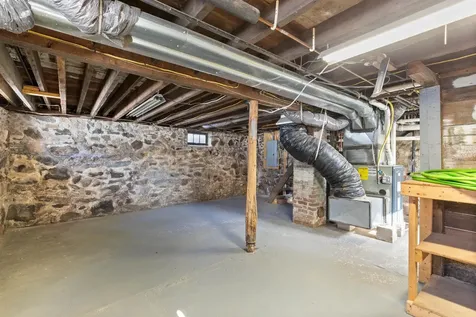 19 Maple Avenue Newton NH 03858-3107