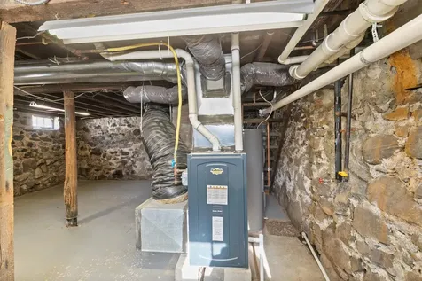 19 Maple Avenue Newton NH 03858-3107