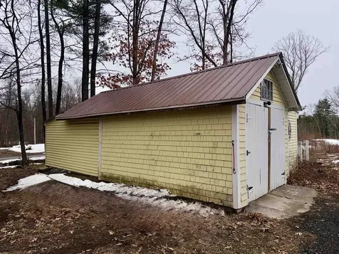 19 Maple Avenue Newton NH 03858-3107