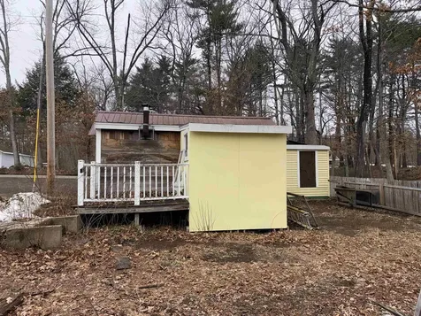 19 Maple Avenue Newton NH 03858-3107