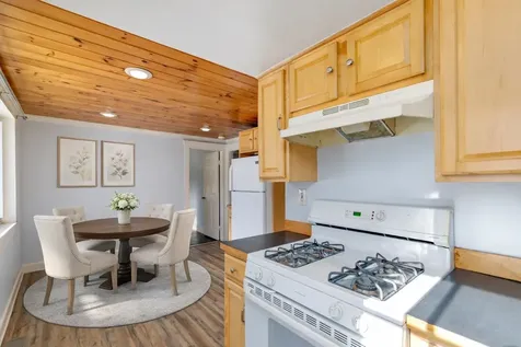 19 Maple Avenue Newton NH 03858-3107