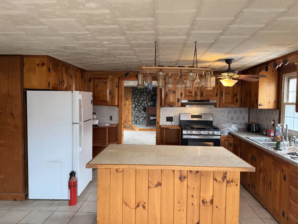 846 New Boston Road St. Johnsbury VT 05819