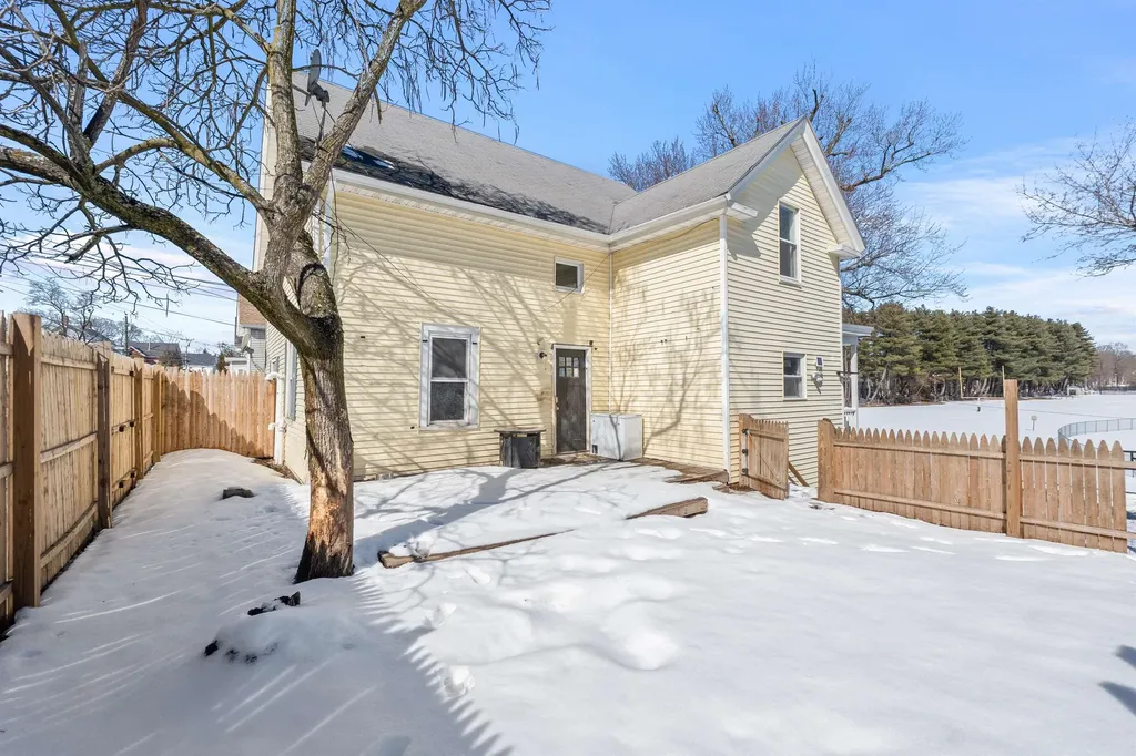 14 Artillery Lane Nashua NH 03064