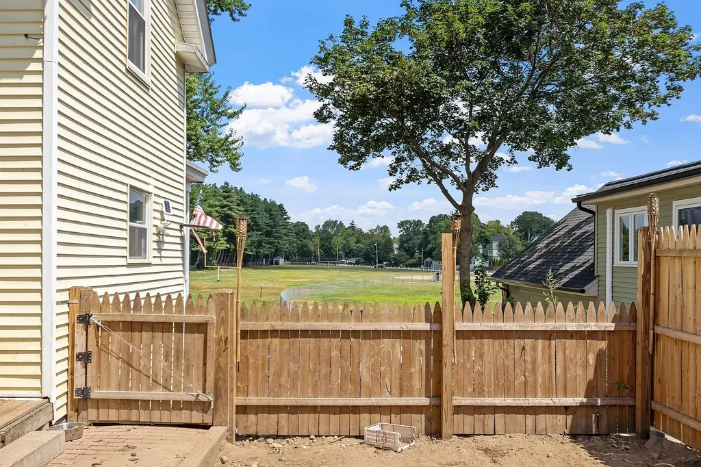 14 Artillery Lane Nashua NH 03064