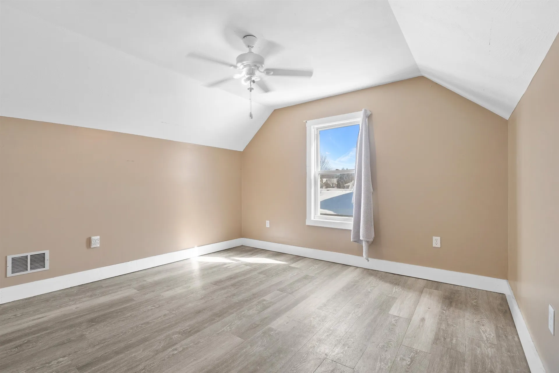 14 Artillery Lane Nashua NH 03064