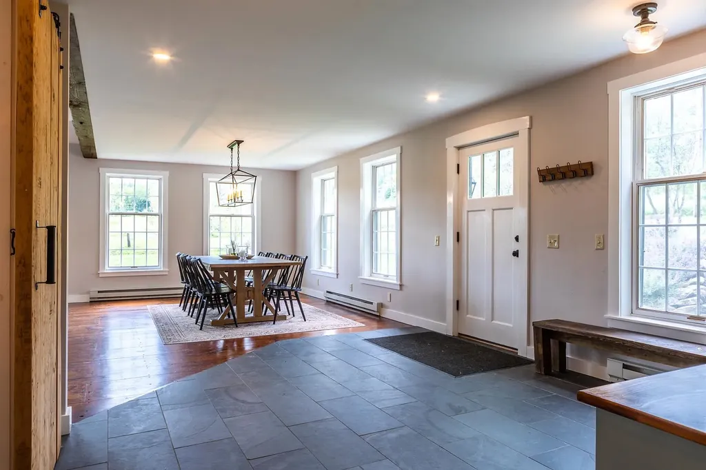 211 Abnaki Trace Hartford VT 05059